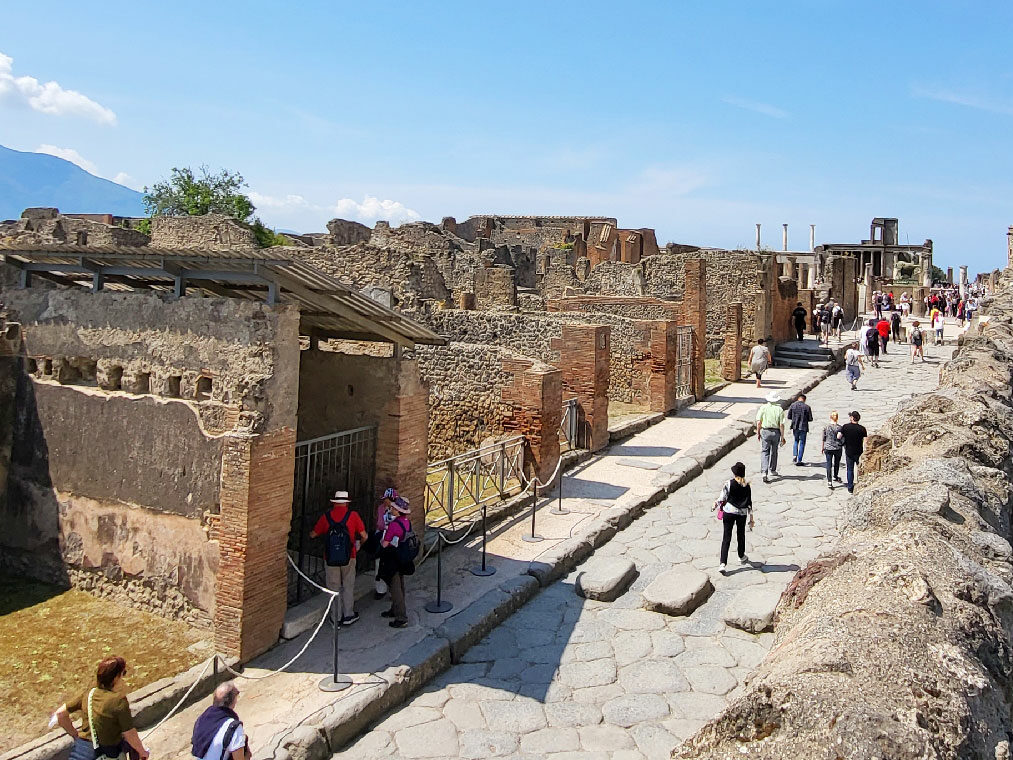 The Beauty & Destruction of Pompeii